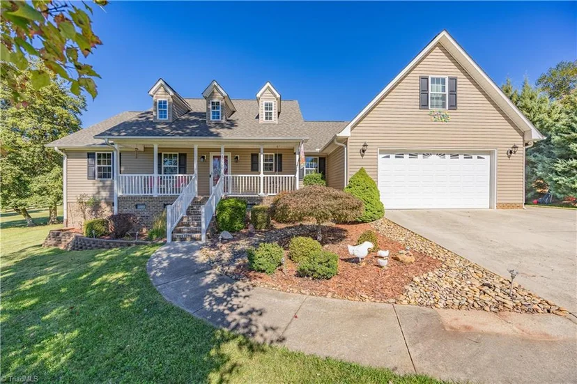 3139 Clear Ridge Drive, photo 1 of 46