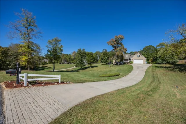 3139 Clear Ridge Drive, photo 2 of 46