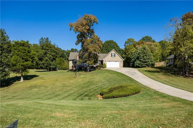3139 Clear Ridge Drive, photo 4 of 46