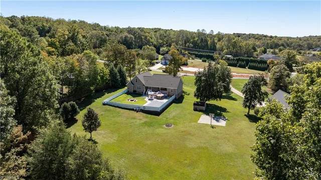 3139 Clear Ridge Drive, photo 5 of 46