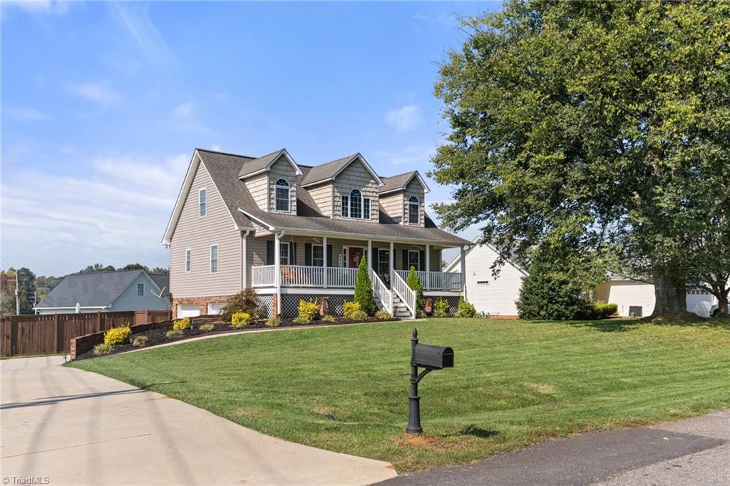 Photo of 274 Charleston Ridge Drive, Mocksville, NC 27028 (MLS # 1239377)