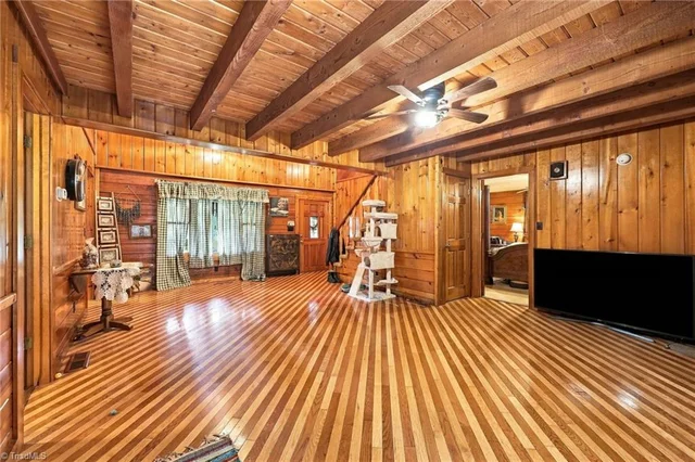 180 Webster Road, photo 5 of 46