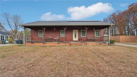 4102 Pineneedle Drive Greensboro NC 27405