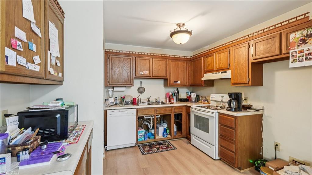 4102 Pineneedle Drive