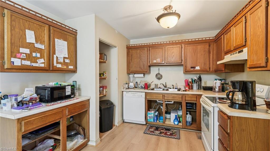 4102 Pineneedle Drive