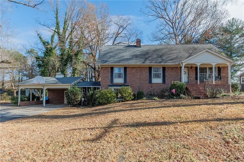 Photo of 601 Longview Drive, Thomasville, NC 27360 (MLS # 1203845)