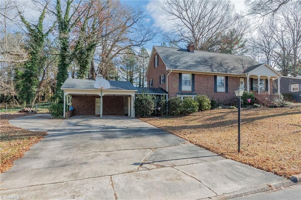 Photo of 601 Longview Drive, Thomasville, NC 27360 (MLS # 1203845)
