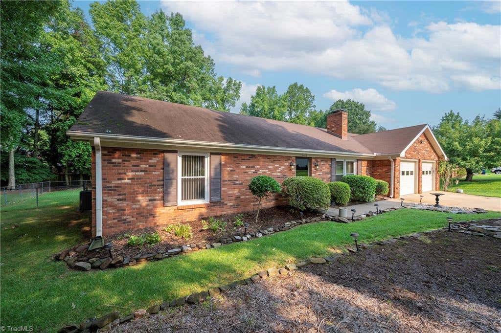 Photo of 4613 Sun Valley Lane, Kernersville, NC 27284 (MLS # 1228511)