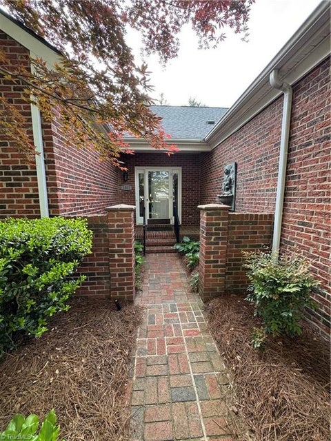 Townhouse For Sale - 1805 Country Club Drive<br/> High Point, NC 27262
