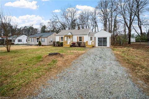 Homes For Sale - 1422 Valley Ridge Drive<br/> High Point, NC 27260