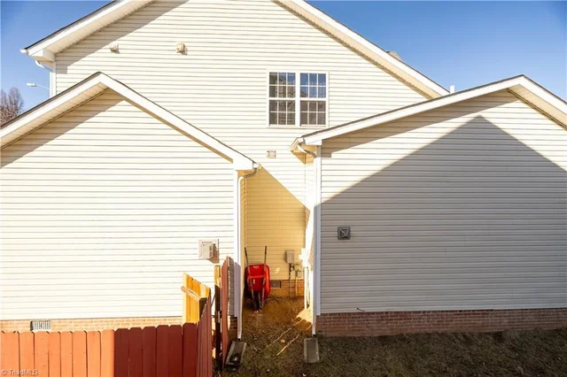 3809 Parkway Vista Road, photo 2 of 45