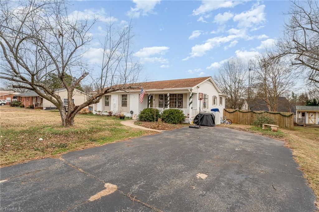 Photo of 713 Lake Drive, Kernersville, NC 27284 (MLS # 1204474)