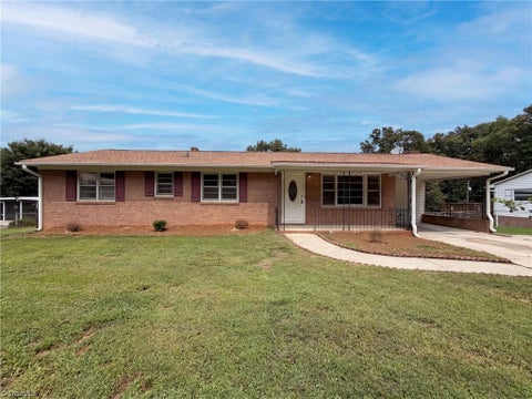 Homes For Sale - 140 Joyce Drive<br/> Winston-Salem, NC 27107
