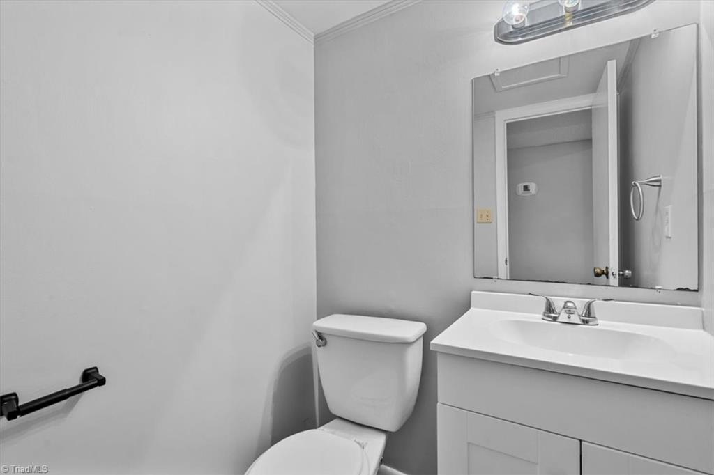 Greensboro, North Carolina 27409, United States, 2 Bedrooms Bedrooms, ,3 BathroomsBathrooms,Residential,Active,176884