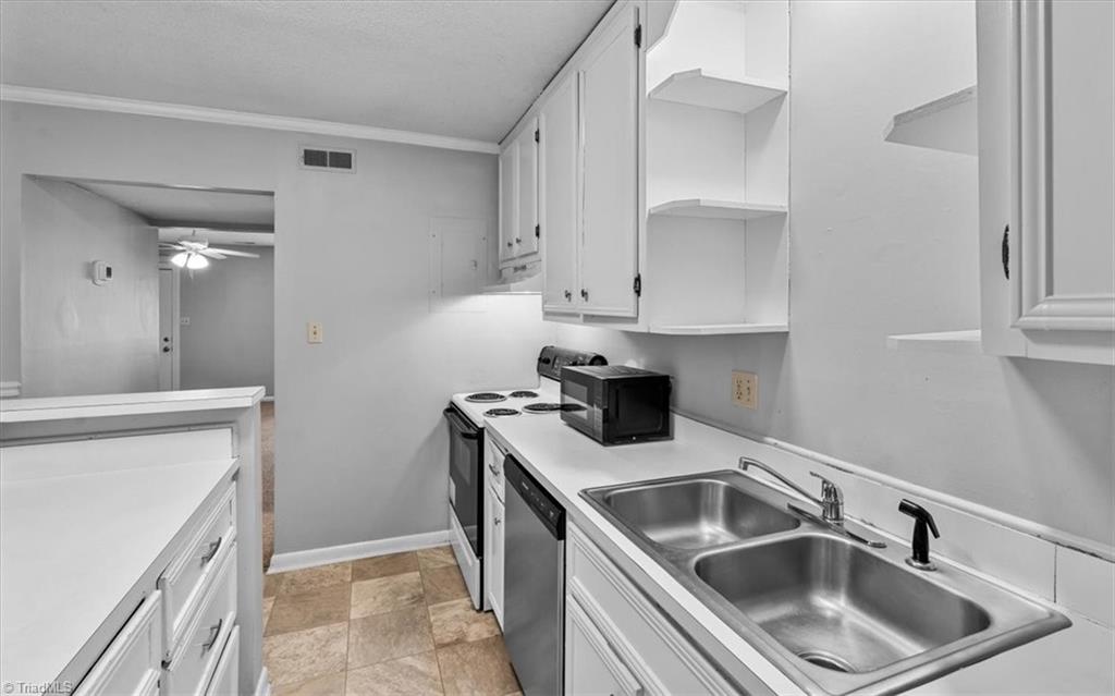 Greensboro, North Carolina 27409, United States, 2 Bedrooms Bedrooms, ,3 BathroomsBathrooms,Residential,Active,176884