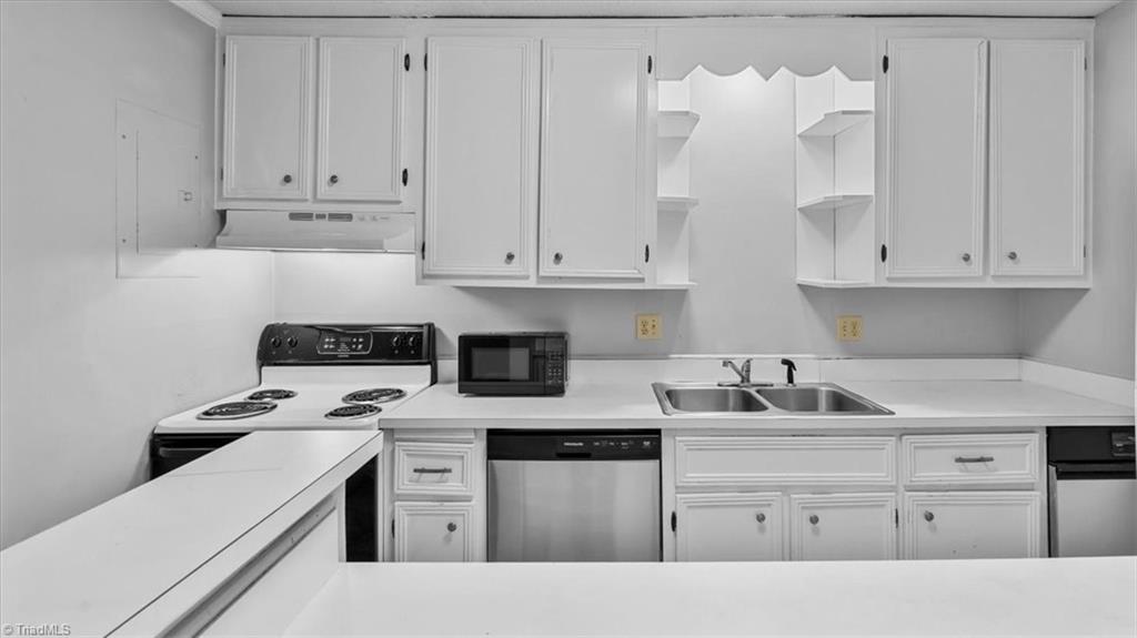 Greensboro, North Carolina 27409, United States, 2 Bedrooms Bedrooms, ,3 BathroomsBathrooms,Residential,Active,176884