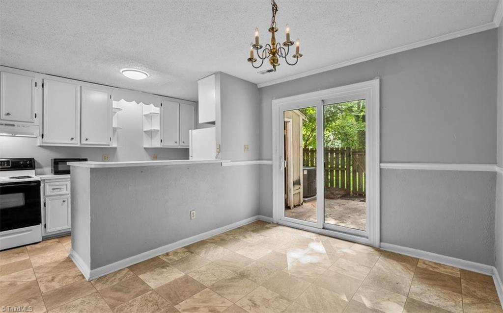 Greensboro, North Carolina 27409, United States, 2 Bedrooms Bedrooms, ,3 BathroomsBathrooms,Residential,Active,176884