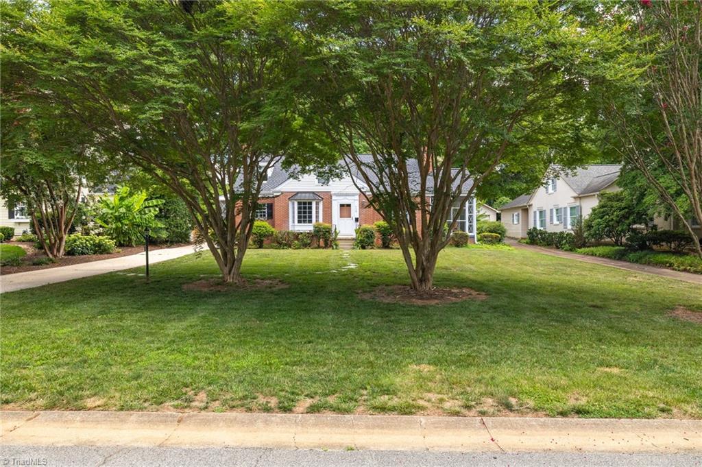 Photo of 112 W Avondale Drive, Greensboro, NC 27403 (MLS # 1229100)