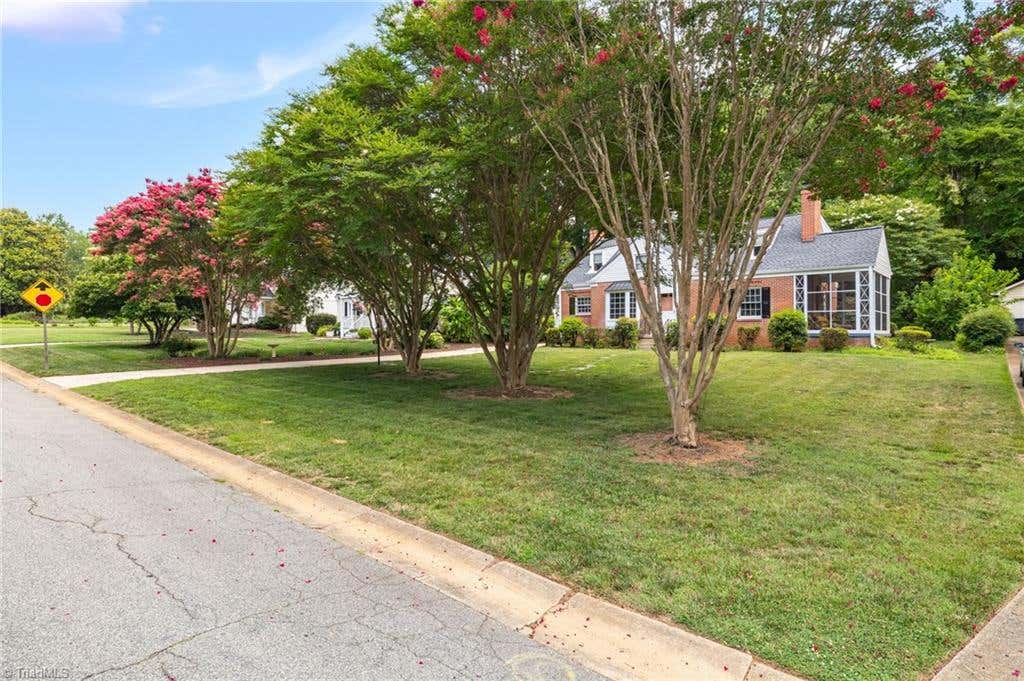 Photo of 112 W Avondale Drive, Greensboro, NC 27403 (MLS # 1229100)
