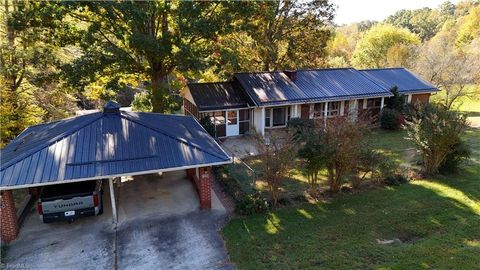 Homes For Sale - 1507 Rogers Road<br/> Mount Airy, NC 27030