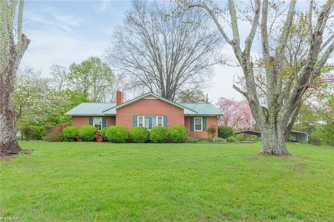 Homes For Sale - 3878 Nc Highway 772<br/> Walnut Cove, NC 27052