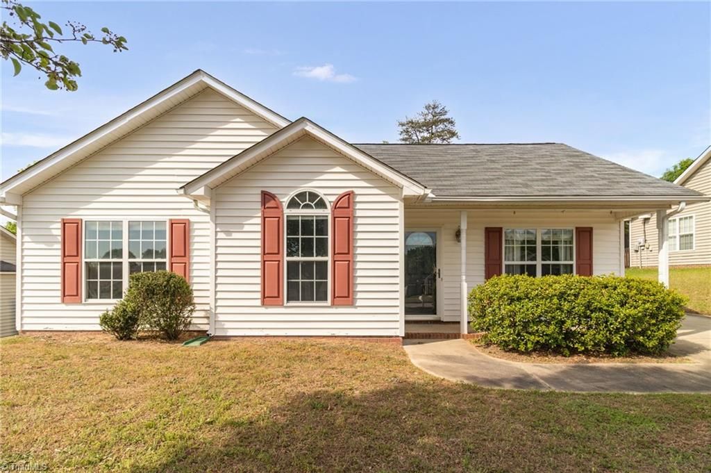 Photo of 938 Saint Ann Drive, High Point, NC 27265 (MLS # 1215918)