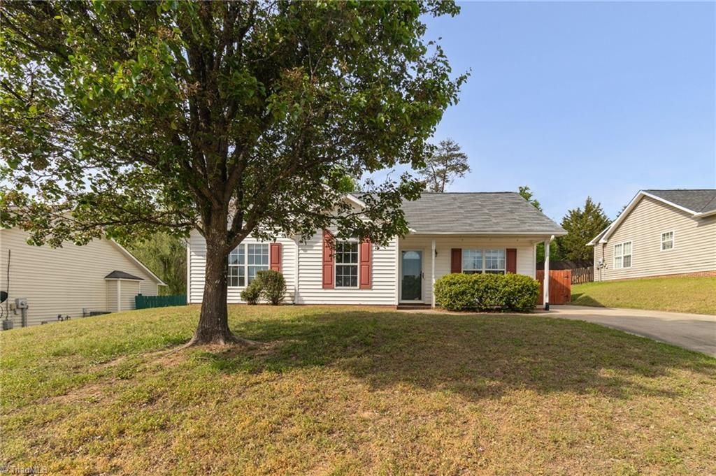 Photo of 938 Saint Ann Drive, High Point, NC 27265 (MLS # 1215918)