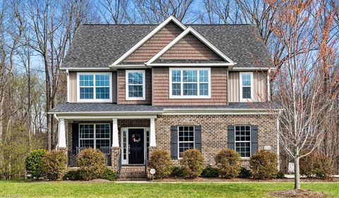 Homes For Sale - 5528 Autumn Harvest Drive<br/> Kernersville, NC 27284