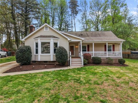 Homes For Sale - 1611 Maple Ridge Court<br/> Guilford County, Greensboro, NC 27455