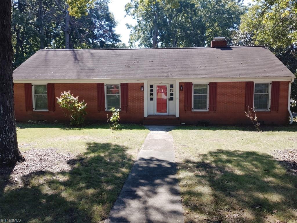 Photo of 505 Overbrook Drive, High Point, NC 27262 (MLS # 1236943)