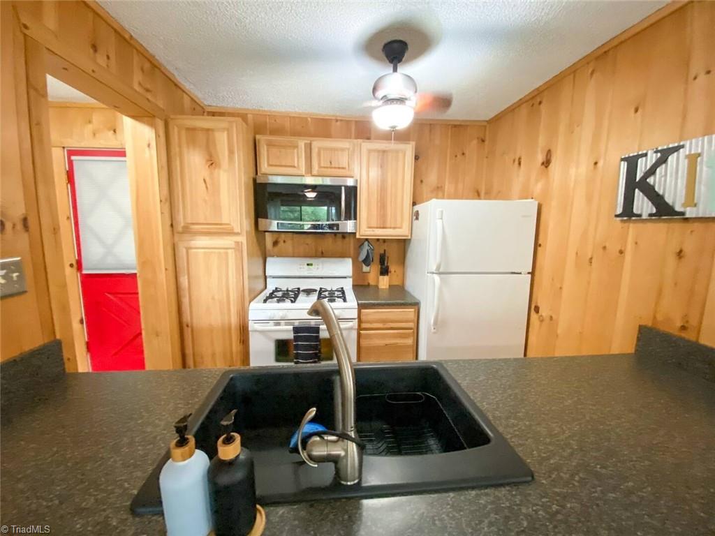 103 Mid Holiday Lane, Beech Mountain, North Carolina image 16
