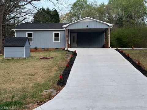 Homes For Sale - 142 Idlebrook Road<br/> Iredell County, Statesville, NC 28677