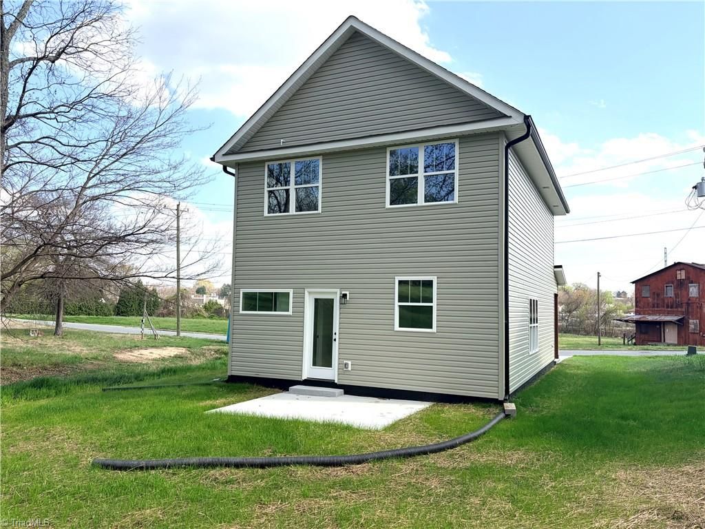 Photo of 14 W Colonial Drive, Thomasville, NC 27360 (MLS # 1214116)