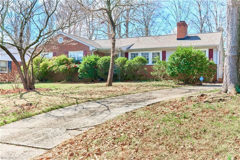 Homes For Sale - 915 Onslow Drive<br/> Greensboro, NC 27408