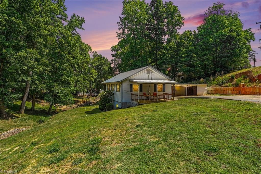 Photo of 293 Oriole Drive, Lexington, NC 27292 (MLS # 1222000)