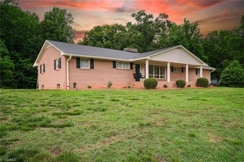 Photo of 2475 Rowe Road, Lexington, NC 27295 (MLS # 1222427)
