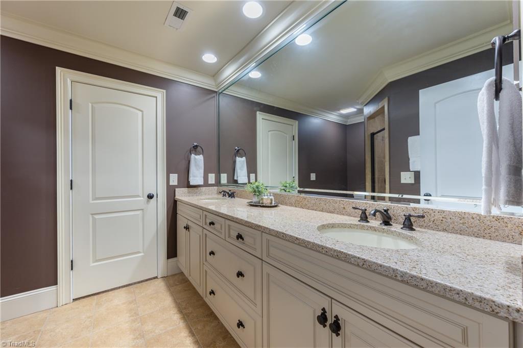 1352 Trafalgar Drive, High Point, North Carolina image 38