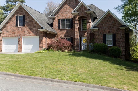 Homes For Sale - 1688 Woodbury Lane<br/> Mount Airy, NC 27030