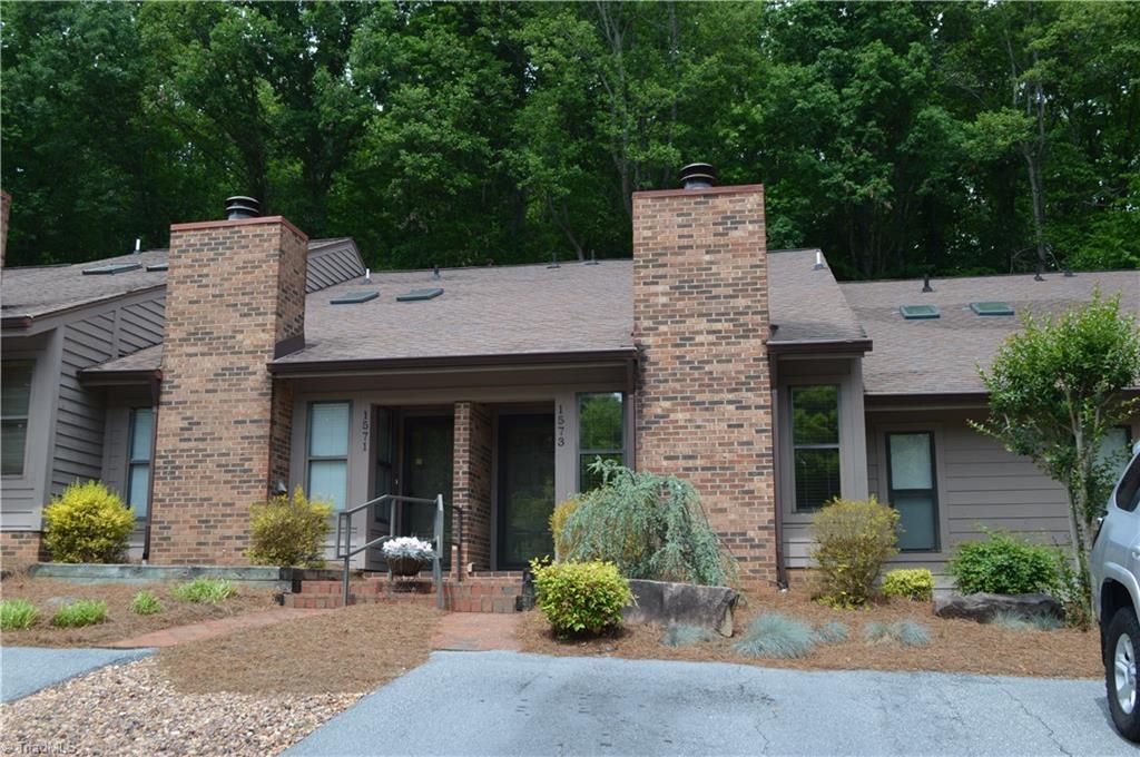 Photo of 1573 E Ivy Trace, Wilkesboro, NC 28697 (MLS # 1219129)
