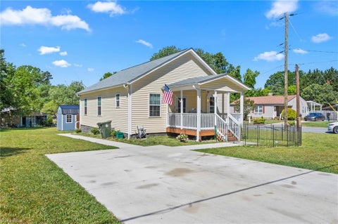 Homes For Sale - 700 English Street<br/> Thomasville, NC 27360