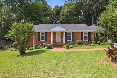 Homes For Sale - 5 Leawood Court<br/> Greensboro, NC 27410