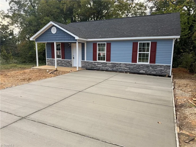 308 Park Street, photo 1 of 7
