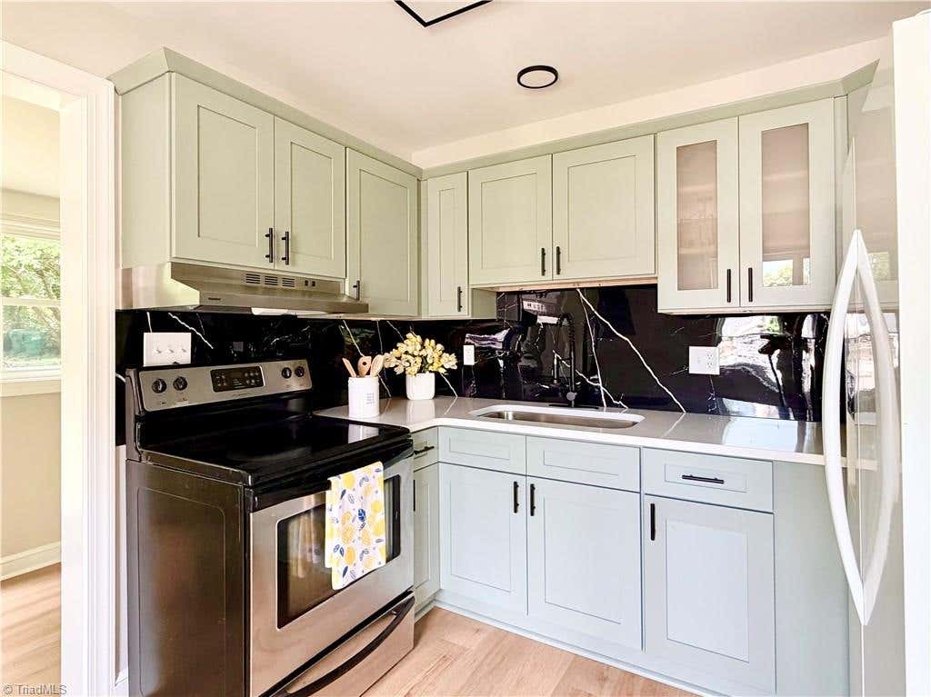 Photo of 1510 Davis Avenue, High Point, NC 27260 (MLS # 1231376)