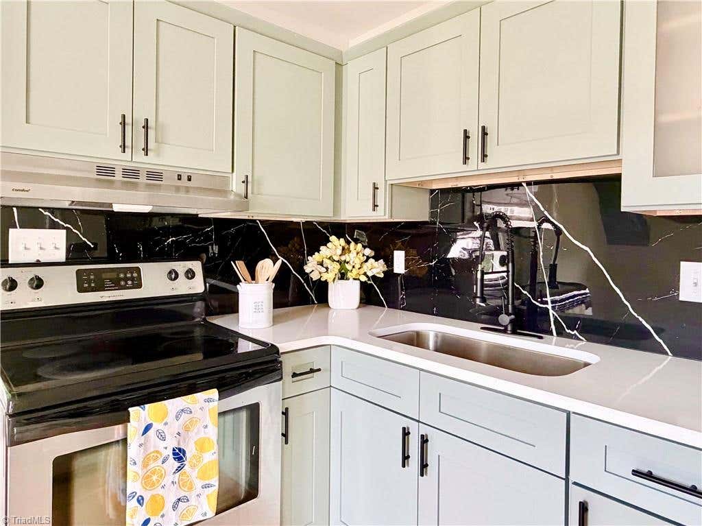 Photo of 1510 Davis Avenue, High Point, NC 27260 (MLS # 1231376)
