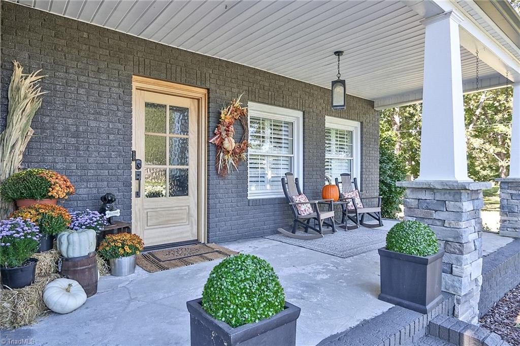 Photo of 2659 US Highway 21 HWY, Hamptonville, NC 27020 (MLS # 1236821)