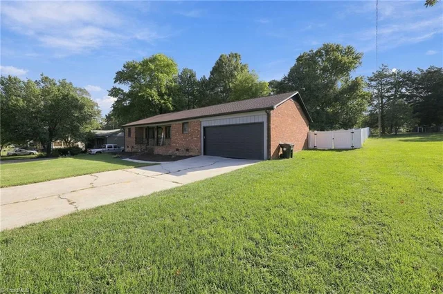 333 Gregg Street, photo 2 of 38