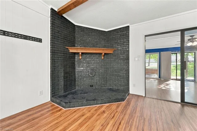 333 Gregg Street, photo 5 of 38