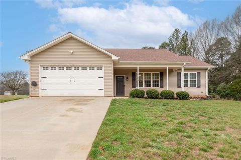 Homes For Sale - 164 Mccullough Road<br/> Davie County, Mocksville, NC 27028