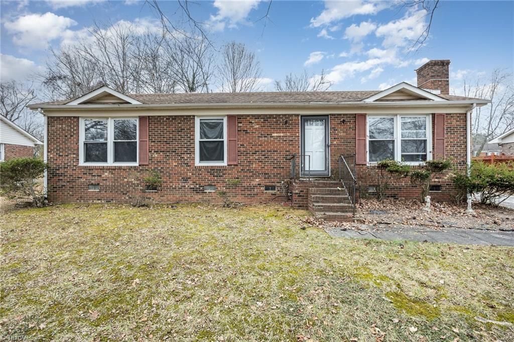 Photo of 1210 Castlegate Court, Winston-Salem, NC 27103 (MLS # 1204444)