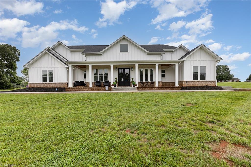 138 Arthur Needham Road, Pilot Mountain, North Carolina image 1